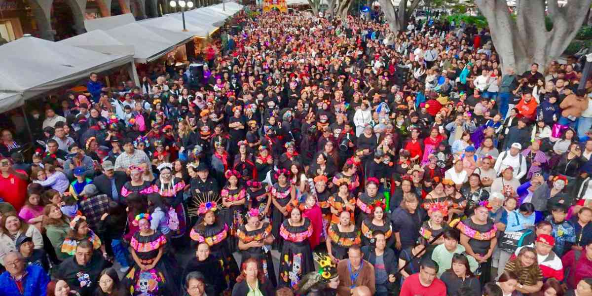 Puebla celebra el Día de Muertos con activación física masiva y concurso de disfraces