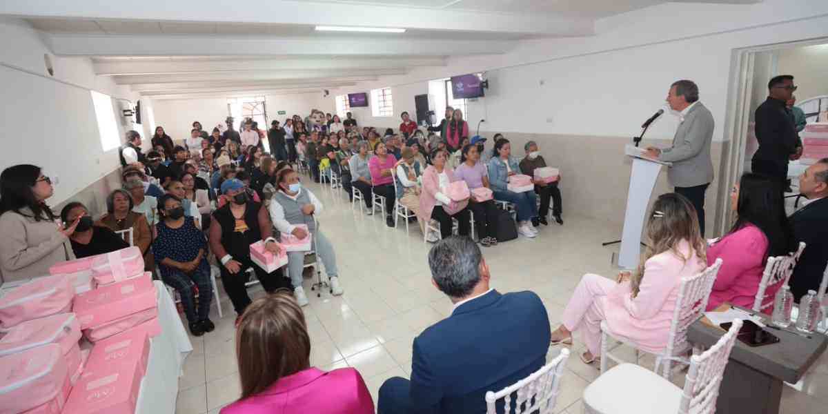 Puebla entrega apoyos a 40 mujeres con cáncer de mama; destinan 180 mil pesos recaudados en carrera